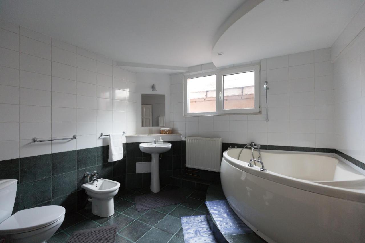 Casa Ris Otel Târgu Jiu Dış mekan fotoğraf